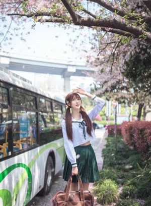 又粗又大又硬又黄又骚的视频_720在线播放观看
